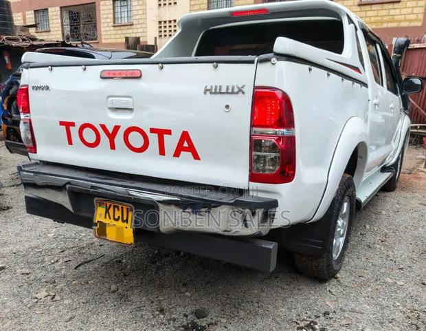 Toyota Hilux 3.0 D-4D 4x4 2012 White