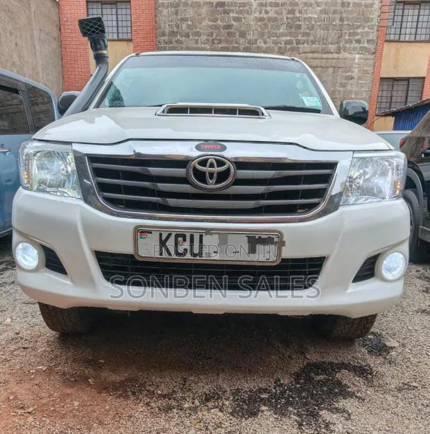 Toyota Hilux 3.0 D-4D 4x4 2012 White