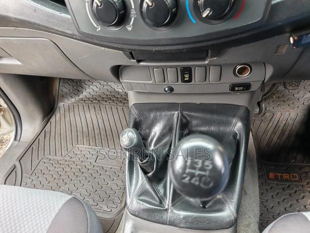 Toyota Hilux 3.0 D-4D 4x4 2012 White