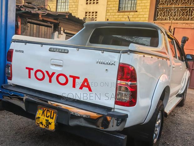 Toyota Hilux 3.0 D-4D 4x4 2012 White