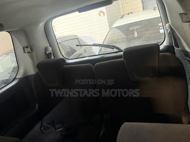 Toyota Voxy V 2WD 8-Seater 2010 Silver