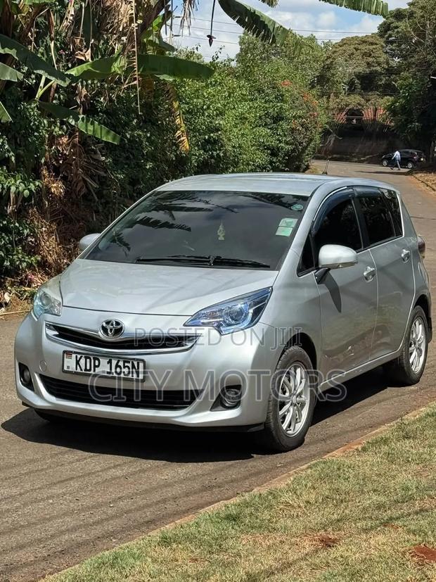 Toyota Ractis 1.3 FWD 2016 Silver
