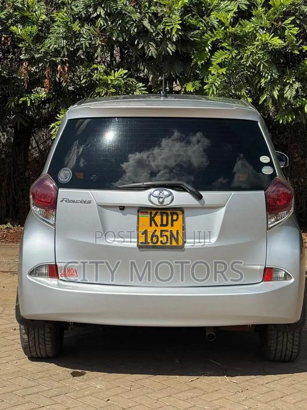 Toyota Ractis 1.3 FWD 2016 Silver