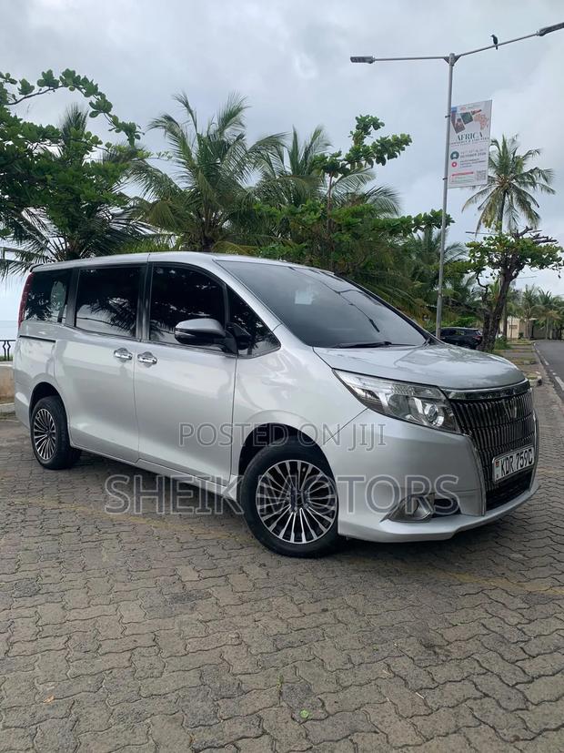 Toyota Esquire 2016 Silver