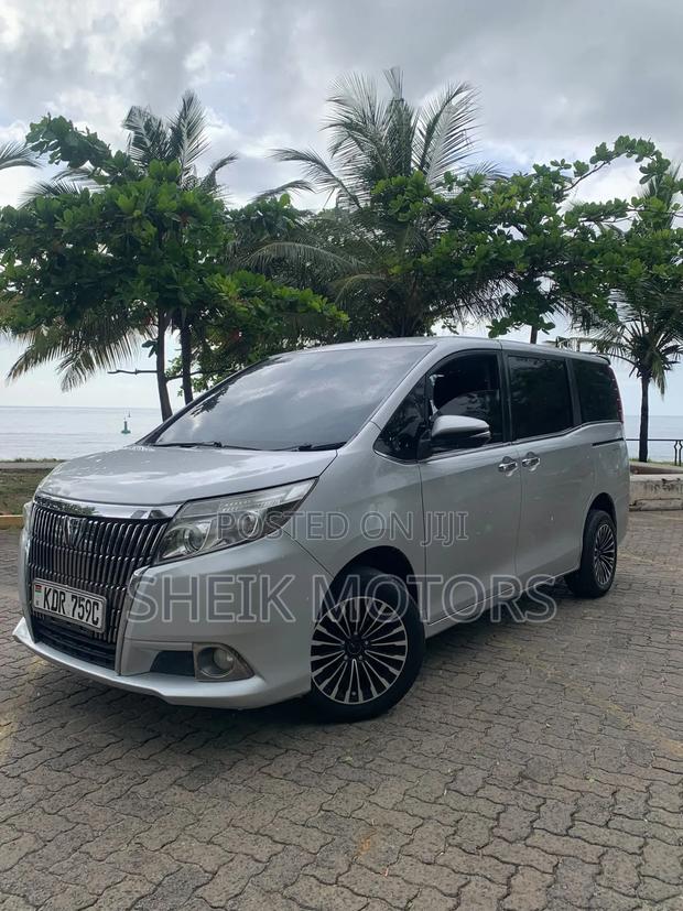 Toyota Esquire 2016 Silver