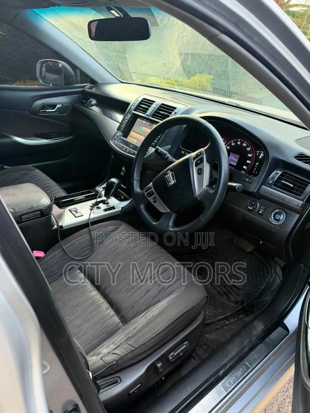 Toyota Crown 2012 Silver