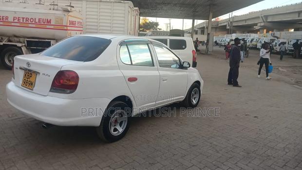 Toyota Platz 2005 White
