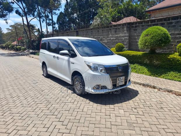 Toyota Esquire 1.8 FWD Hybrid (7 seater) 2015 White