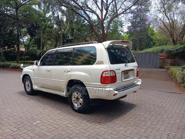 Lexus LX 470 AWD 2001 White