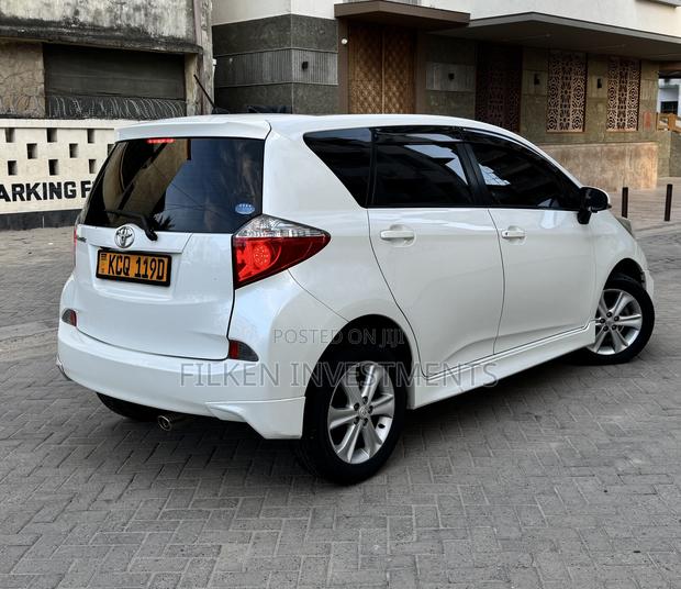 Toyota Ractis 1.5 FWD 2012 White