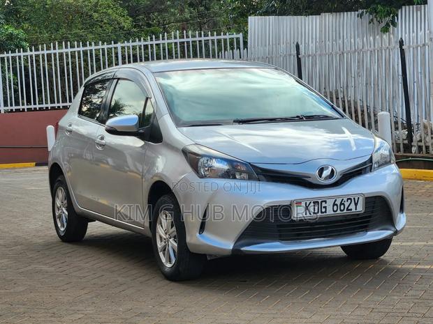 Toyota Vitz 1.3 FWD 5dr 2015 Silver