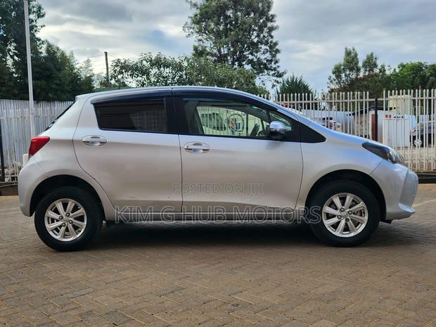Toyota Vitz 1.3 FWD 5dr 2015 Silver