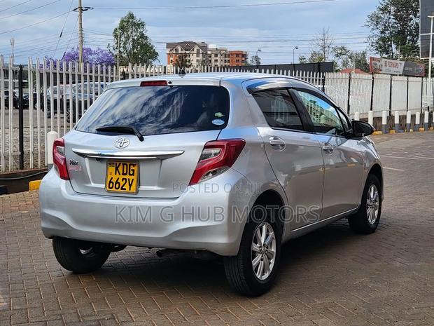 Toyota Vitz 1.3 FWD 5dr 2015 Silver