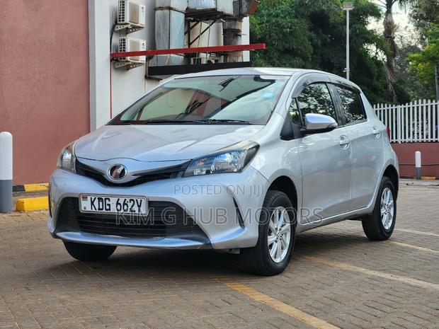 Toyota Vitz 1.3 FWD 5dr 2015 Silver