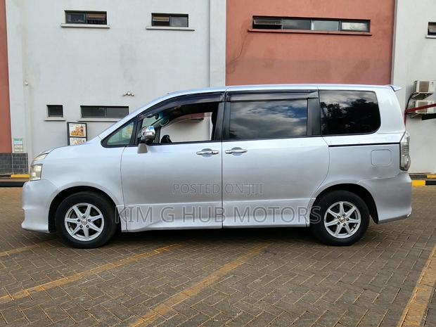 Toyota Voxy Z 2WD 8-Seater 2008 Silver