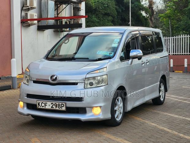 Toyota Voxy Z 2WD 8-Seater 2008 Silver