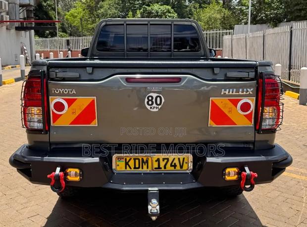 Toyota Hilux 2023 Gray