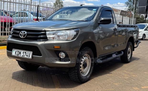 Toyota Hilux 2023 Gray