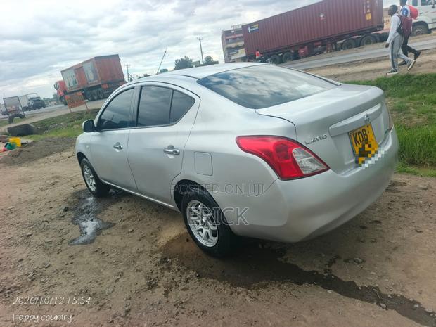 Nissan Latio 2014 Silver
