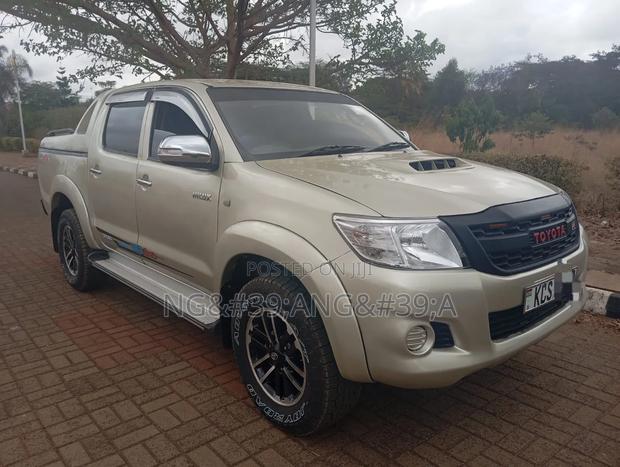 Toyota Hilux 2011 Beige