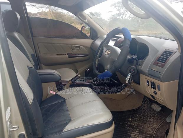 Toyota Hilux 2011 Beige