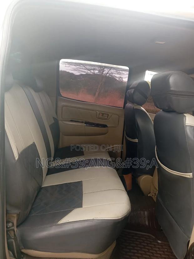 Toyota Hilux 2011 Beige