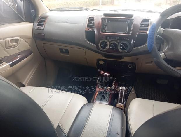 Toyota Hilux 2011 Beige