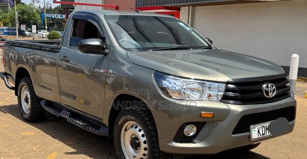 Toyota Hilux 2023 Gray