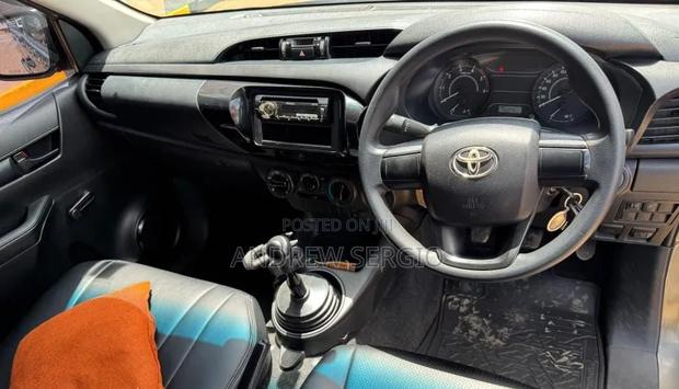 Toyota Hilux 2023 Gray