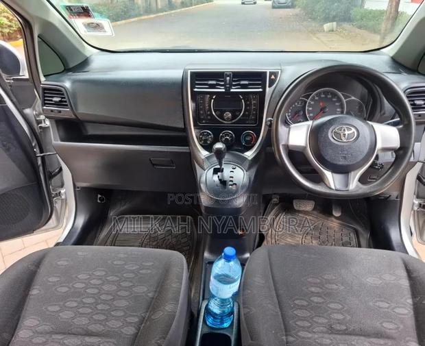 Toyota Ractis 2016 Silver