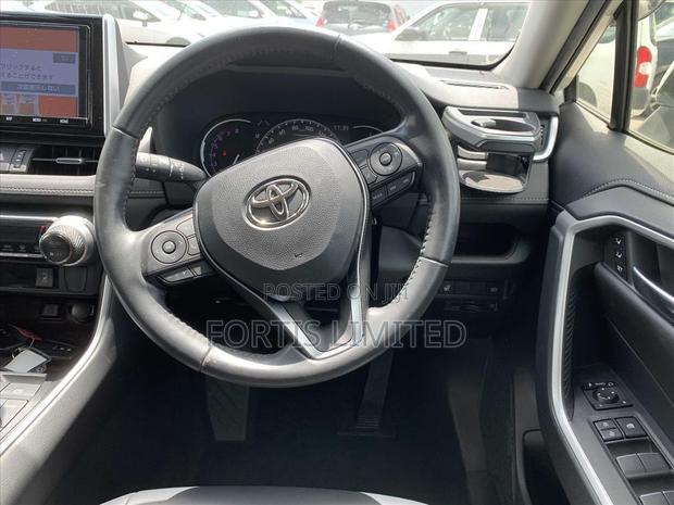 Toyota RAV4 2019 White