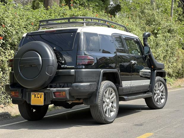 Toyota FJ Cruiser 4x4 Automatic 2012 Black