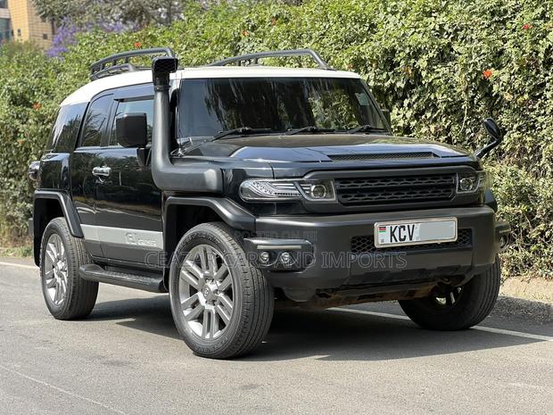 Toyota FJ Cruiser 4x4 Automatic 2012 Black