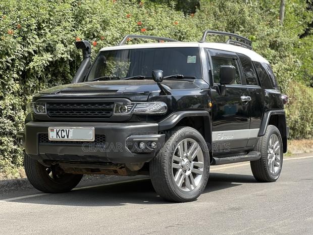 Toyota FJ Cruiser 4x4 Automatic 2012 Black