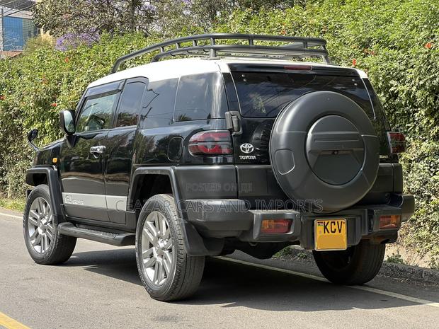 Toyota FJ Cruiser 4x4 Automatic 2012 Black