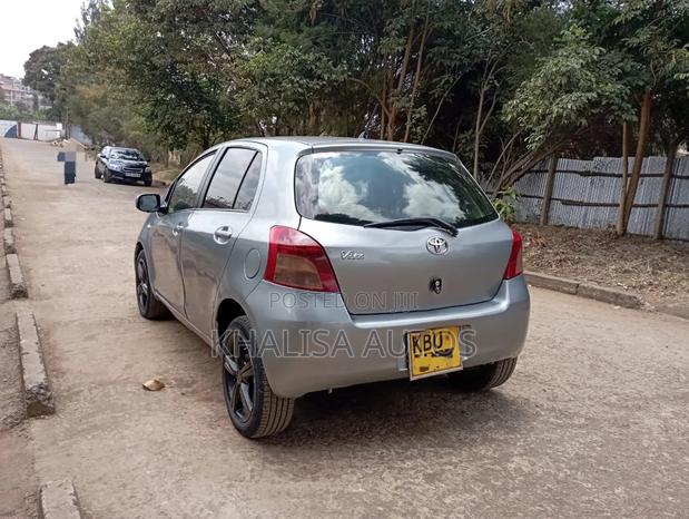 Toyota Vitz 2005 Silver