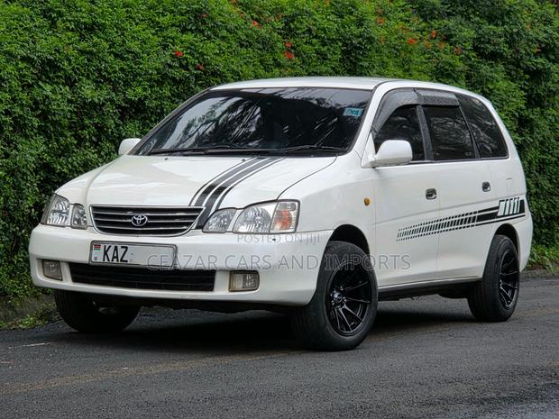 Toyota Gaia 2000 White