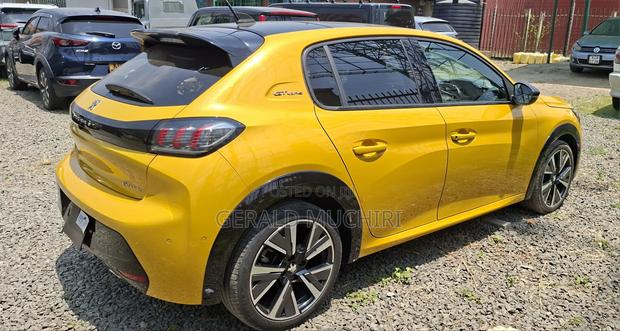 Peugeot 208 2020 Yellow