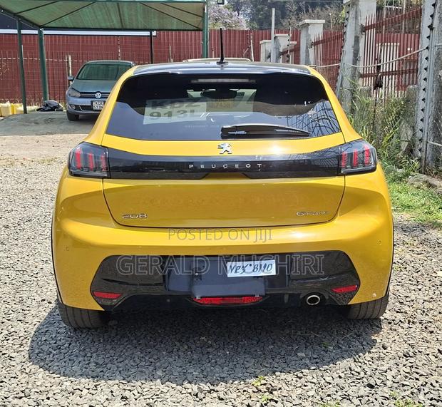 Peugeot 208 2020 Yellow