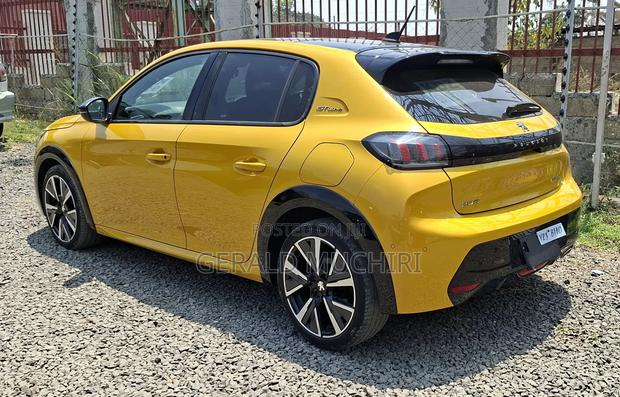Peugeot 208 2020 Yellow