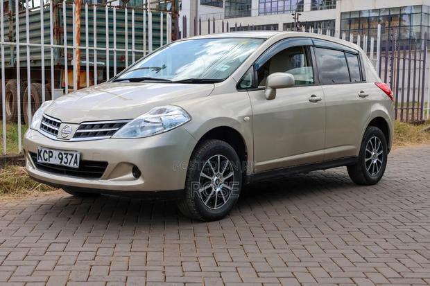 Nissan Tiida 2011 Beige