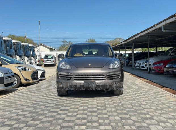 Porsche Cayenne 2013 Brown