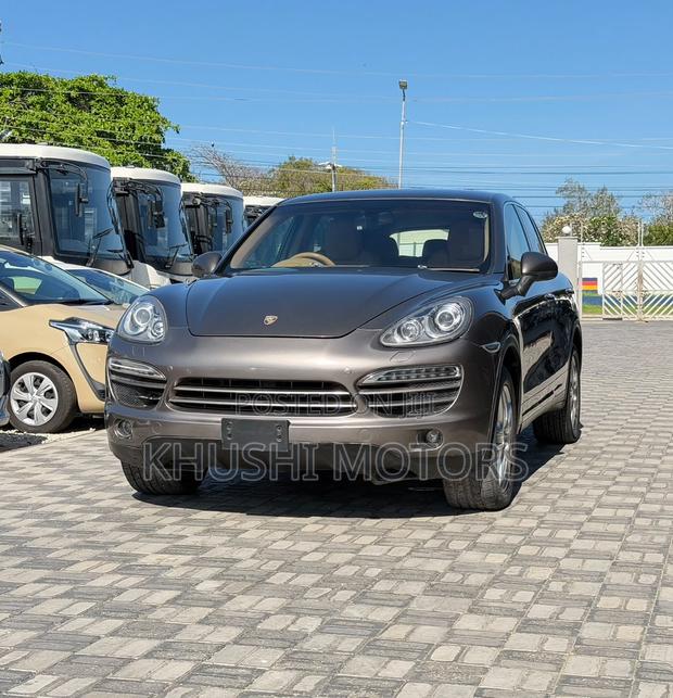 Porsche Cayenne 2013 Brown