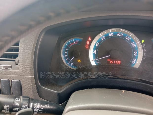 Toyota ISIS 2009 White