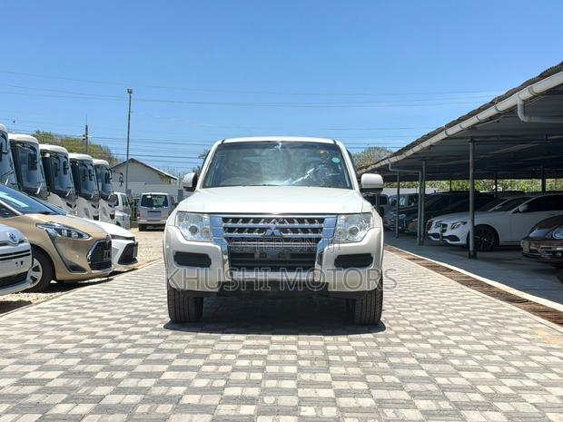 Mitsubishi Pajero 2017 White
