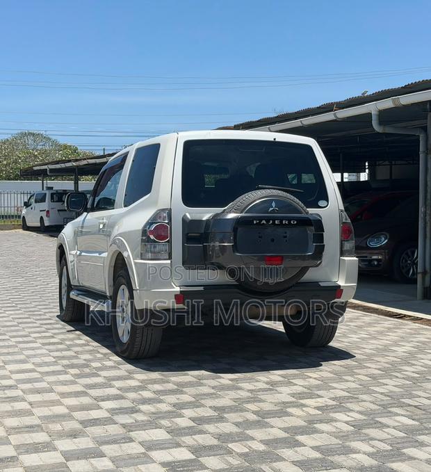 Mitsubishi Pajero 2017 White