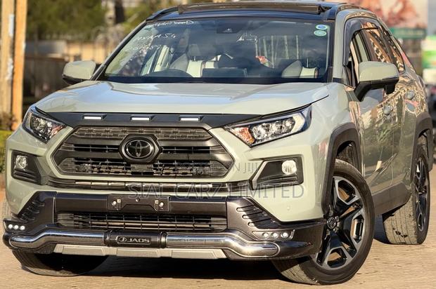 Toyota RAV4 Adventure 2019 Green