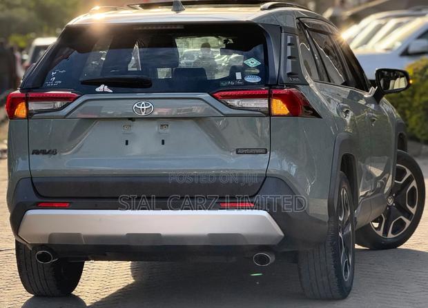 Toyota RAV4 Adventure 2019 Green
