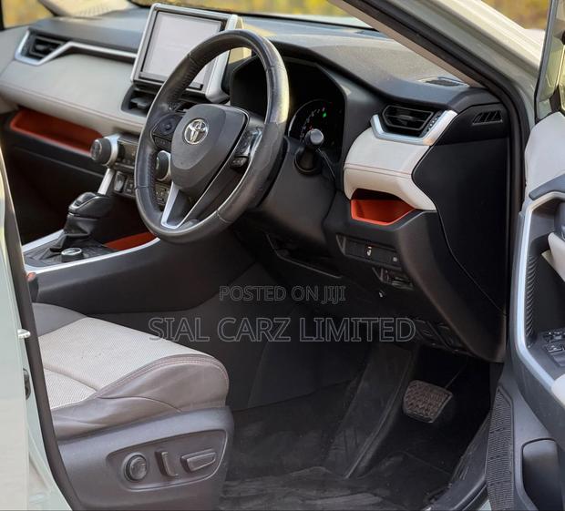 Toyota RAV4 Adventure 2019 Green