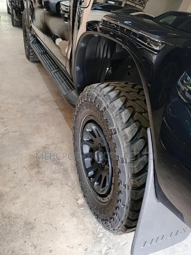 Toyota Hilux 2020 Black